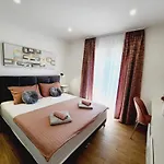 Luxury Penthouse White Angel Lägenhet